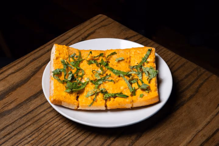 Pan Catalán at Eclipse di Luna: toasted ciabatta topped with tomato-thyme sauce and fresh basil